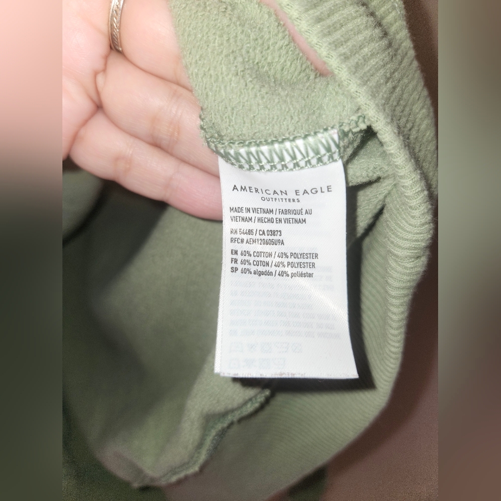 ☮️EUC American Eagle "AE☮️ Graphic Crewneck Sweatshirt" in "Dusty Sage" Medium☮️ - Picture 10 of 11